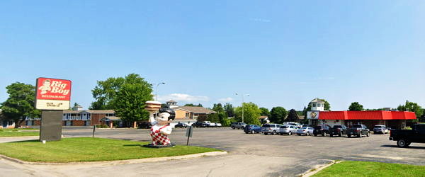 Big Boy Restaurants (Elias Brothers, Elias Bros) - Cheboygan - 861 S Main St (newer photo)